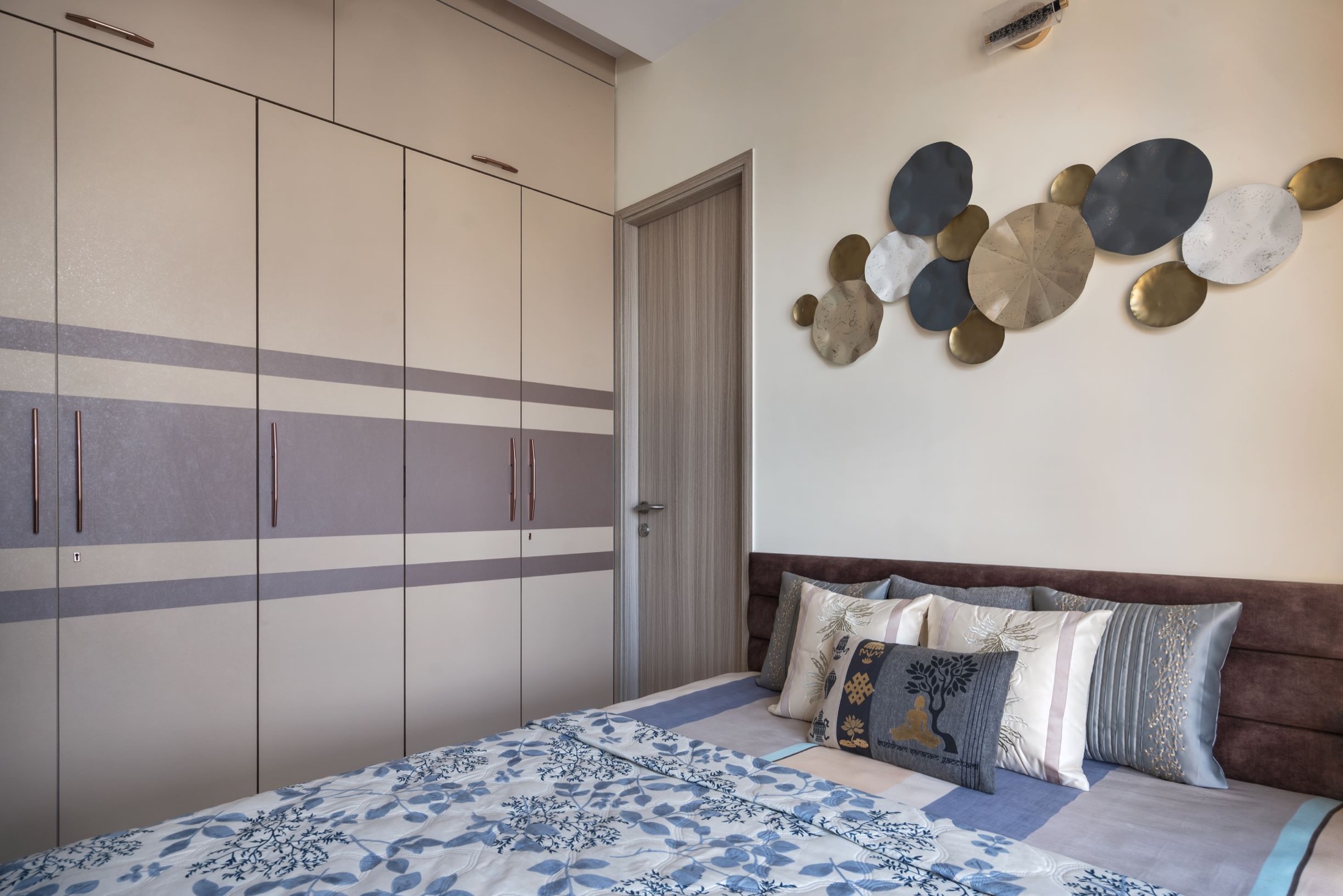 Mulund apartment bedroom